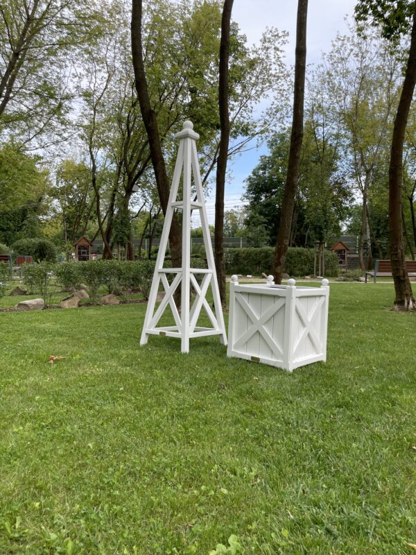 Obelisk ogrodowy