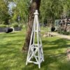 Obelisk ogrodowy