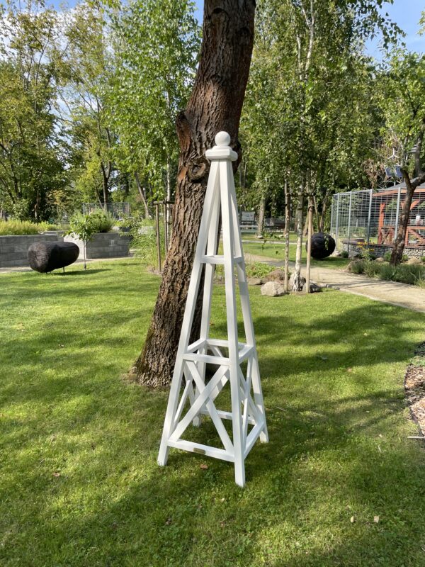 Obelisk ogrodowy